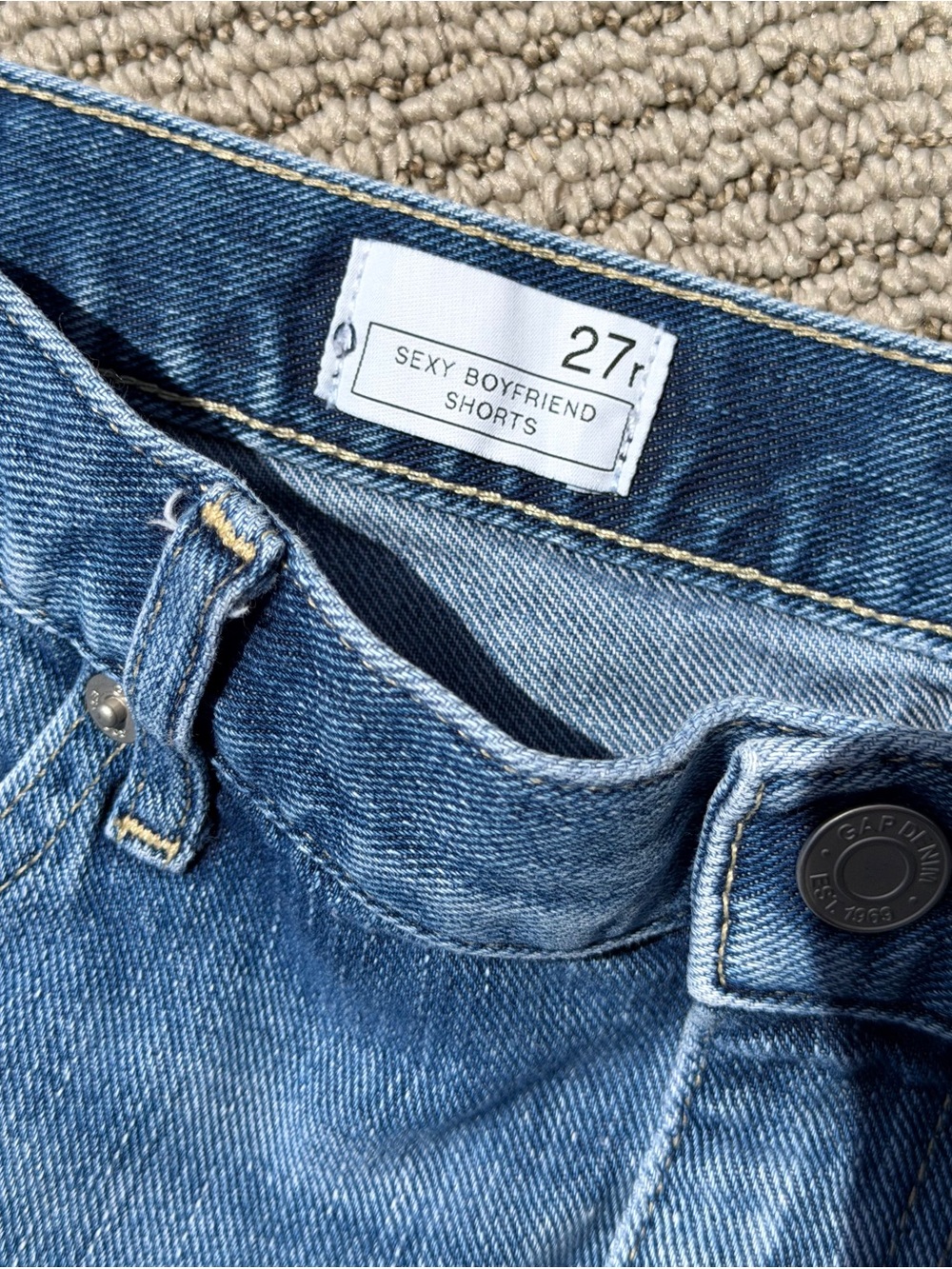 GAP Sexy Boyfriend Shorts Denim Blue Distressed Jean Stretchy High-Rise Size 27 - Picture 7 of 9